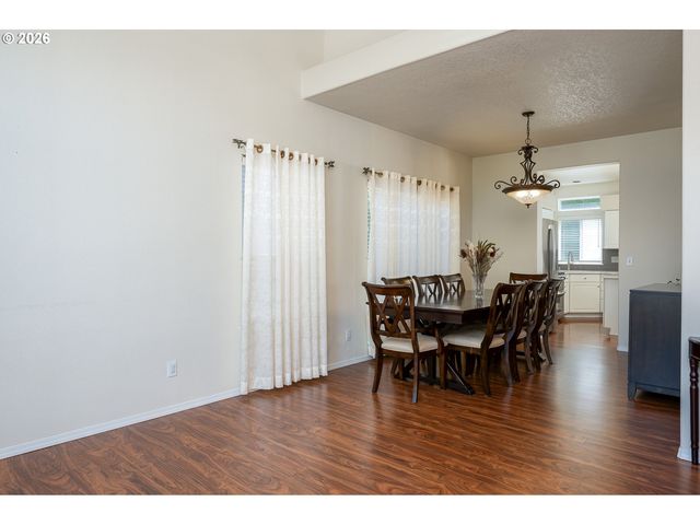 16568 Nw AVONDALE Dr, Beaverton, OR 97006
