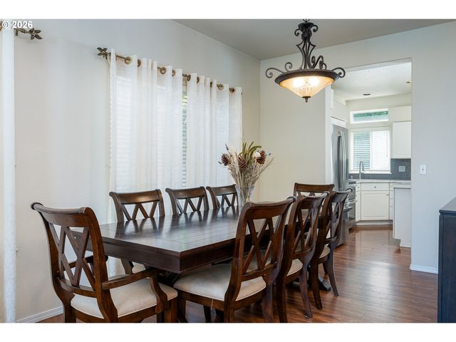 16568 Nw AVONDALE Dr, Beaverton, OR 97006
