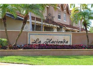 18352 NW 68th Avenue H, Hialeah, FL 33015