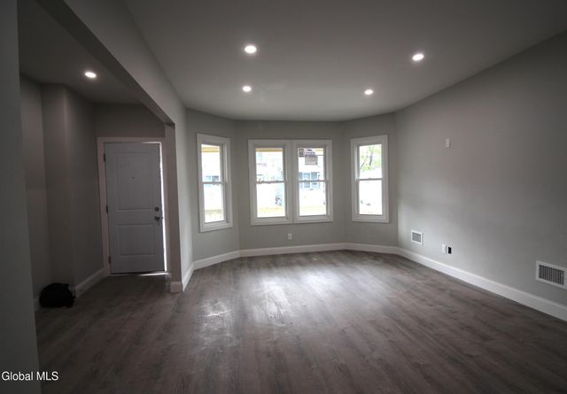 199 N Lake Avenue, Albany, NY 12206