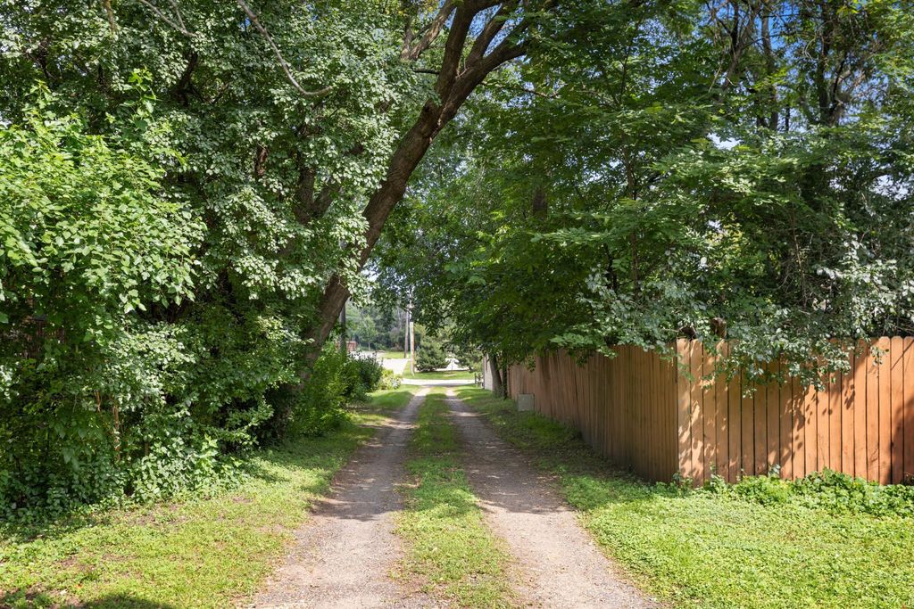 3214 Groveland School Road, Minnetonka, MN 55391