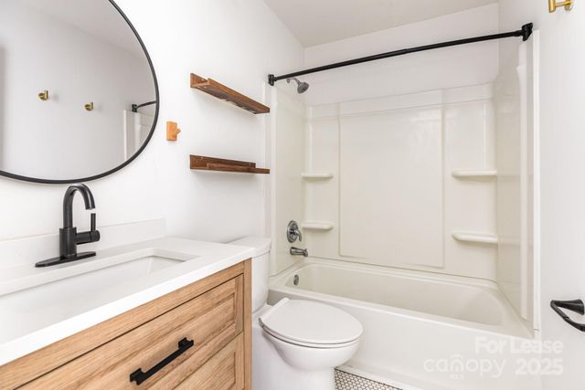 6701 Lynmont Drive, Charlotte, NC 28212