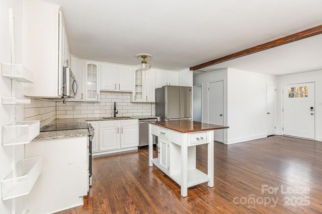 6701 Lynmont Drive, Charlotte, NC 28212