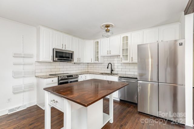 6701 Lynmont Drive, Charlotte, NC 28212