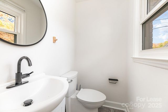 6701 Lynmont Drive, Charlotte, NC 28212