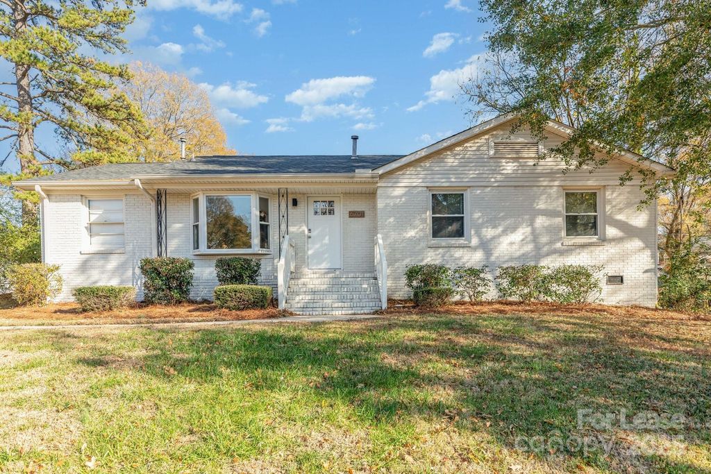 6701 Lynmont Drive, Charlotte, NC 28212
