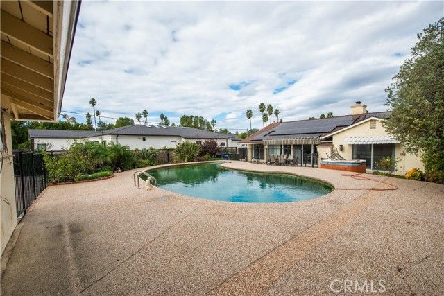 19732 Henshaw, Woodland Hills (los Angeles), CA 91364