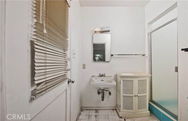 19732 Henshaw, Woodland Hills (los Angeles), CA 91364