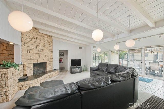 19732 Henshaw, Woodland Hills (los Angeles), CA 91364
