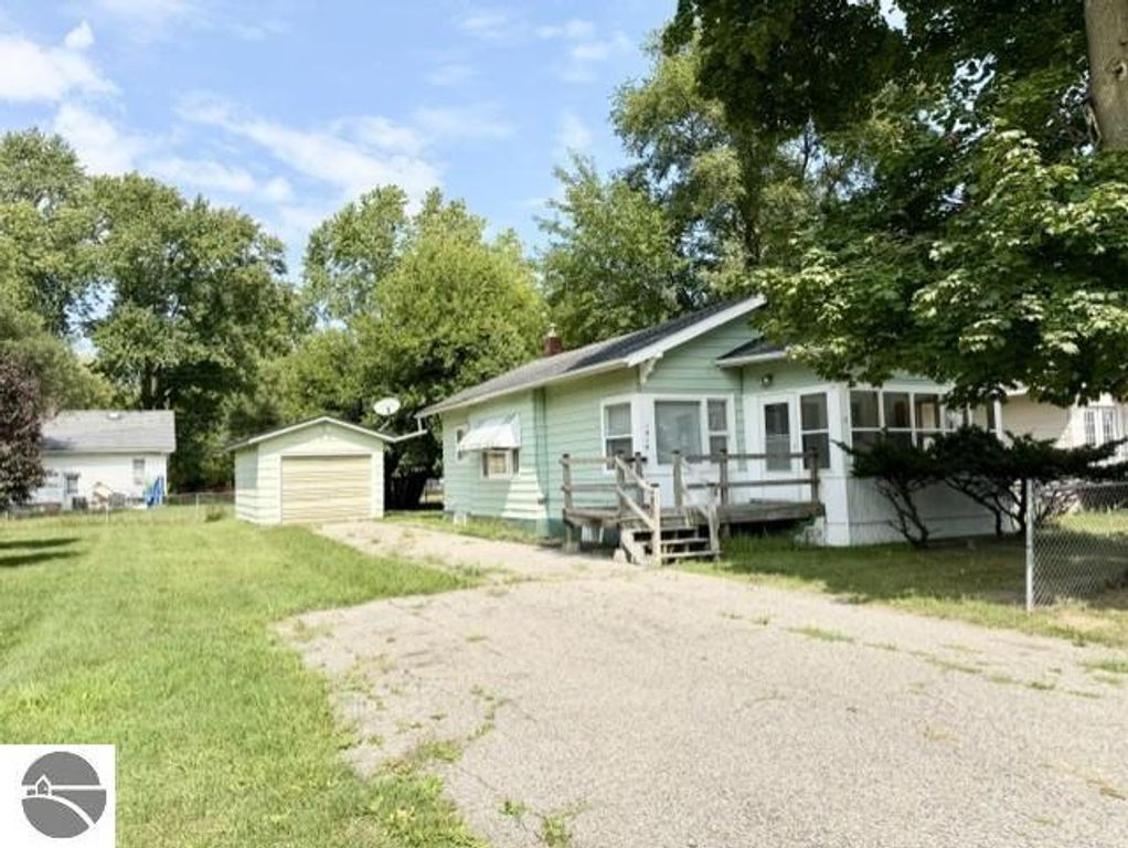 Image 1 of property listing at 1315 Plum, Alma, MI 48801