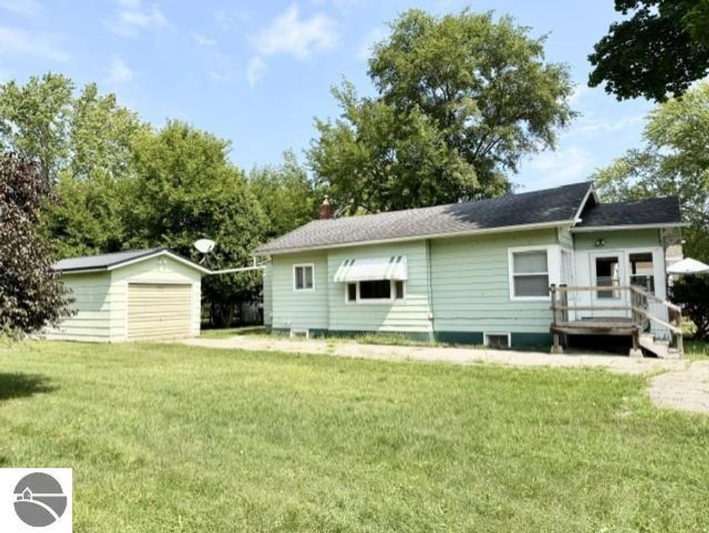 Image 2 of property listing at 1315 Plum, Alma, MI 48801