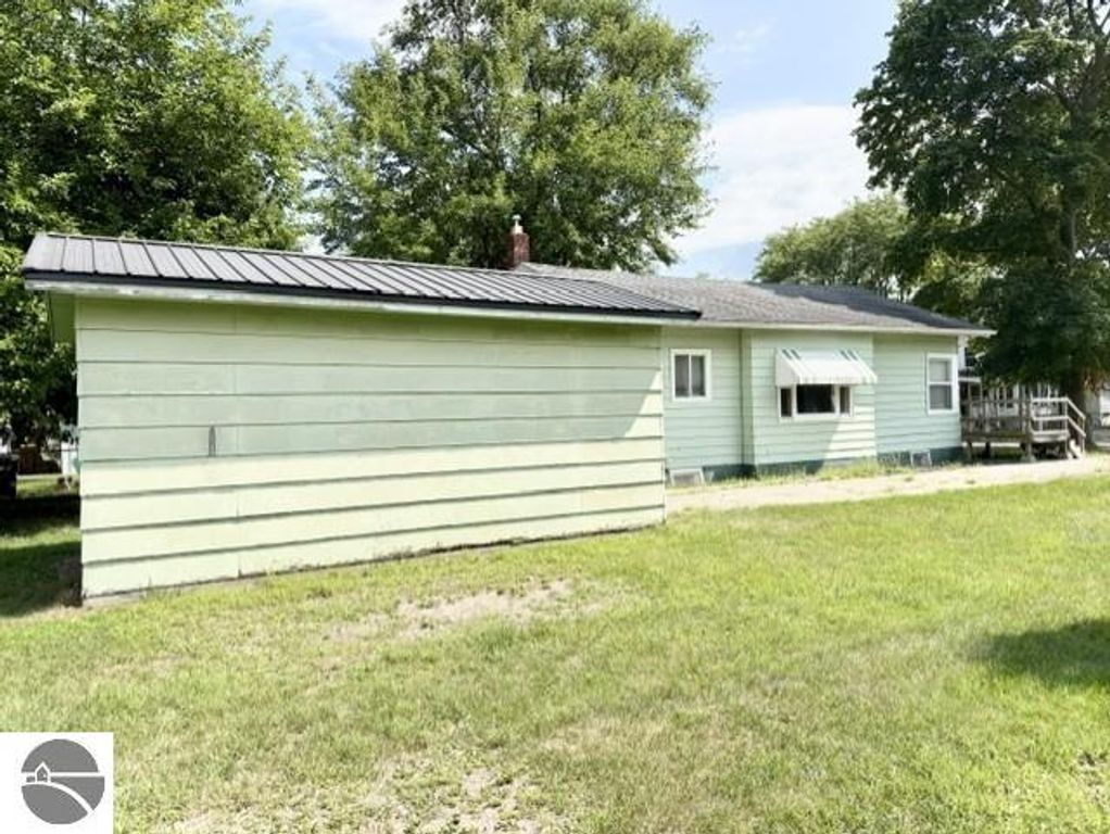Image 3 of property listing at 1315 Plum, Alma, MI 48801