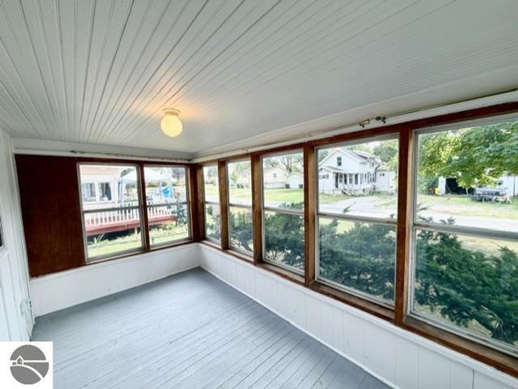 Image 5 of property listing at 1315 Plum, Alma, MI 48801