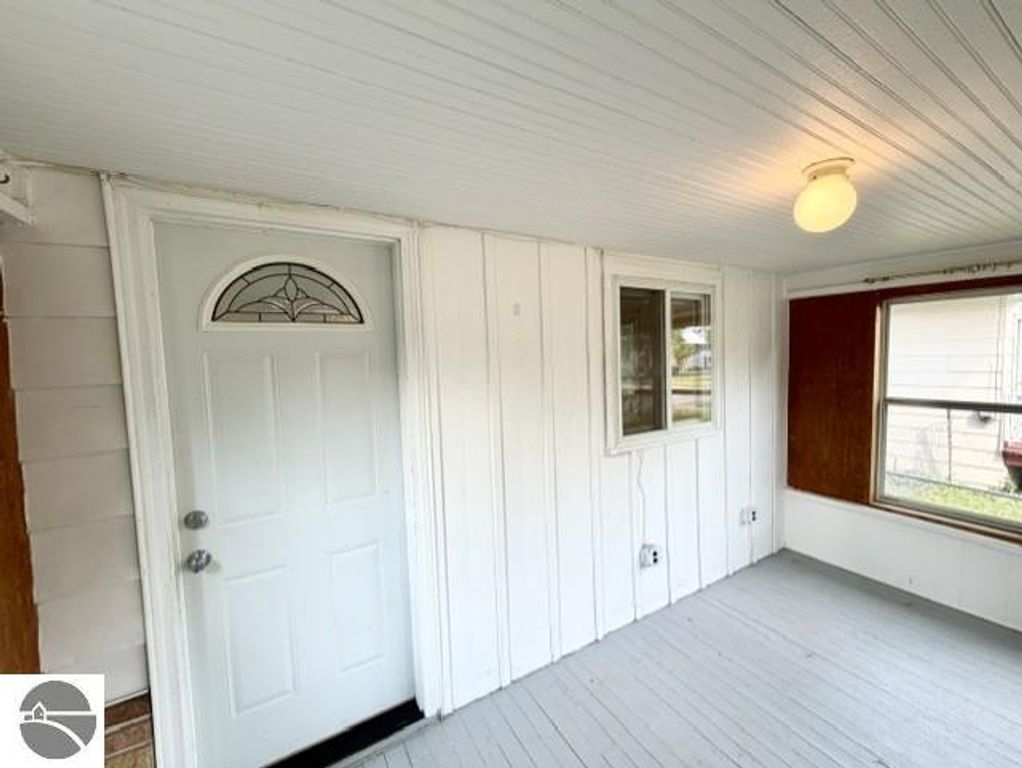 Image 6 of property listing at 1315 Plum, Alma, MI 48801