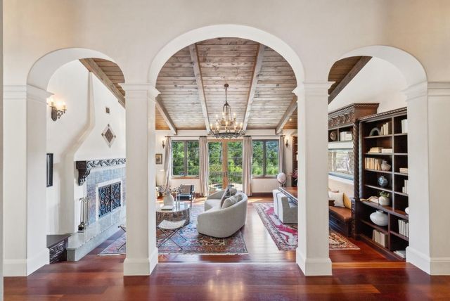 25 Searsville Court, Hillsborough, CA 94010