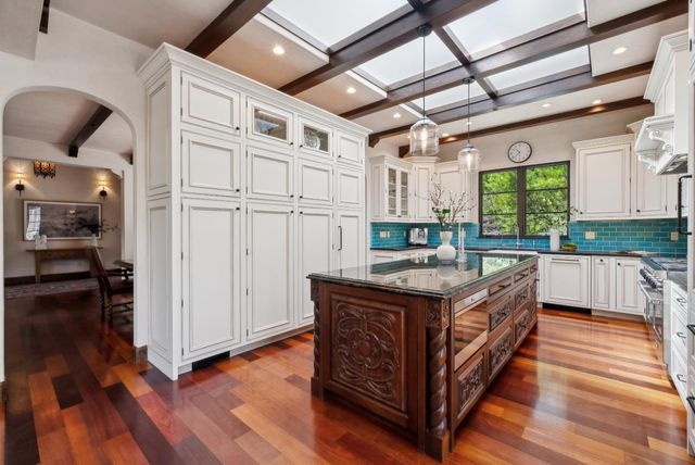 25 Searsville Court, Hillsborough, CA 94010