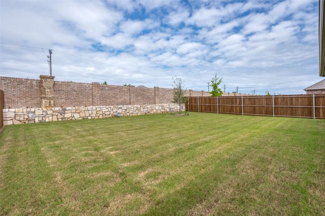 2004 Adams Drive, Little Elm, TX 75068