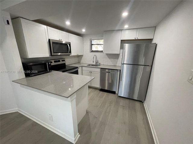 8290 Lake Dr 116, Doral, FL 33166