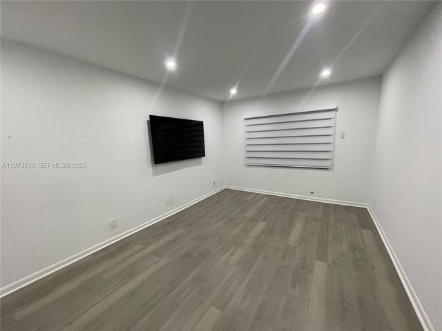 8290 Lake Dr 116, Doral, FL 33166