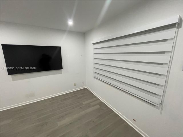 8290 Lake Dr 116, Doral, FL 33166