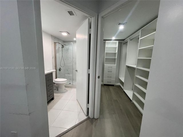 8290 Lake Dr 116, Doral, FL 33166