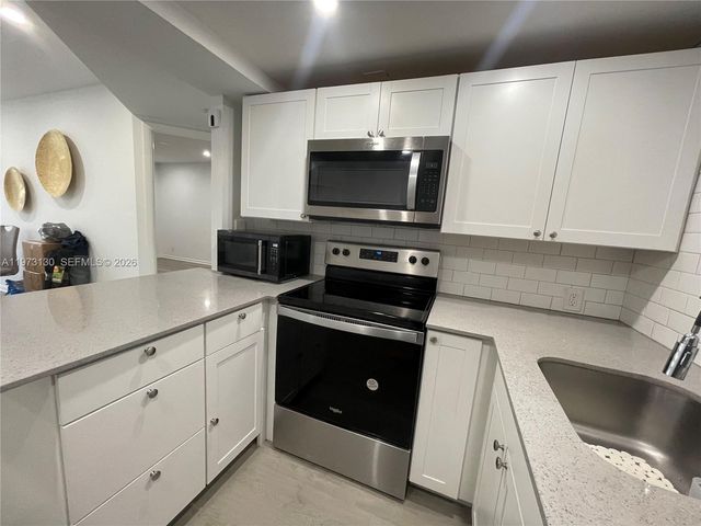 8290 Lake Dr 116, Doral, FL 33166