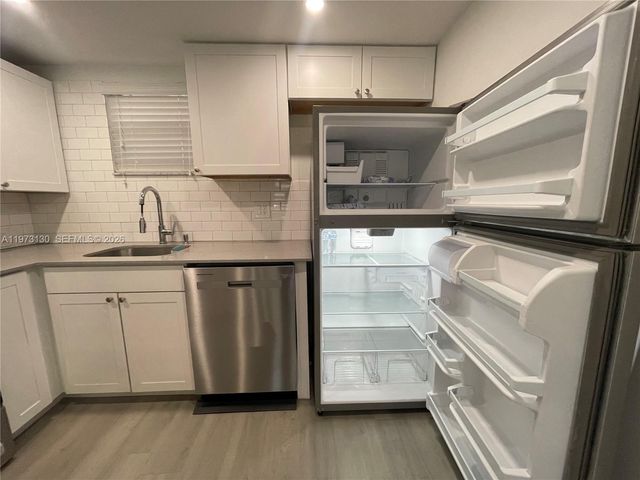 8290 Lake Dr 116, Doral, FL 33166