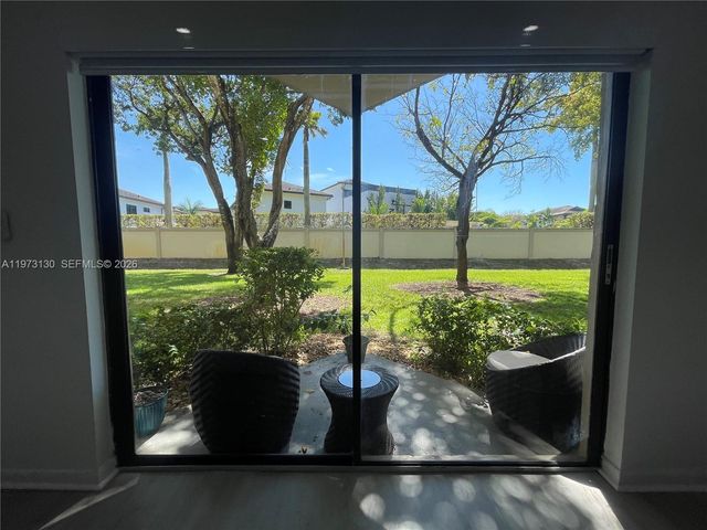 8290 Lake Dr 116, Doral, FL 33166