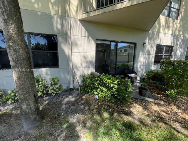 8290 Lake Dr 116, Doral, FL 33166