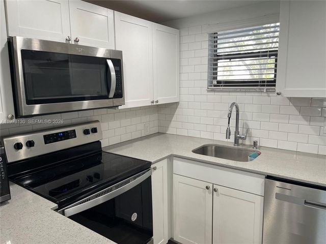 8290 Lake Dr 116, Doral, FL 33166