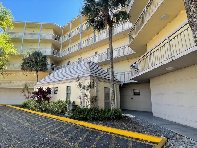 8290 Lake Dr 116, Doral, FL 33166