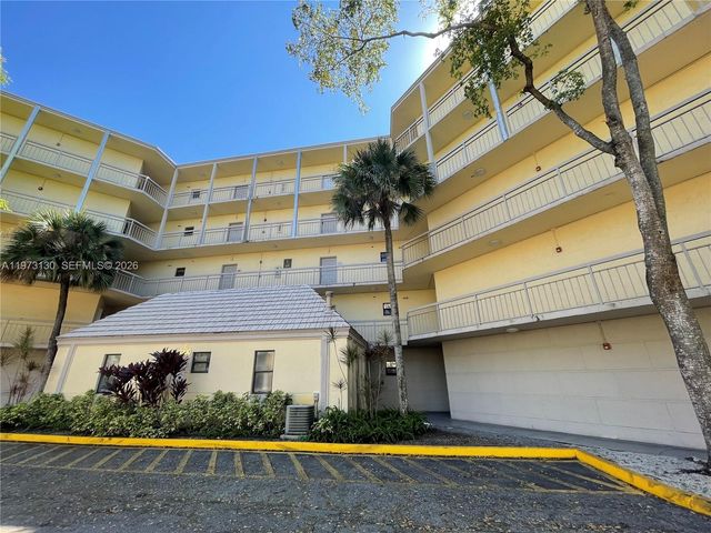 8290 Lake Dr 116, Doral, FL 33166