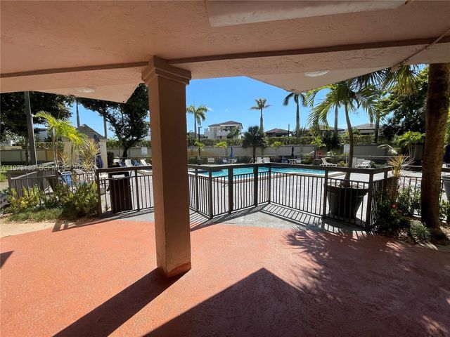 8290 Lake Dr 116, Doral, FL 33166