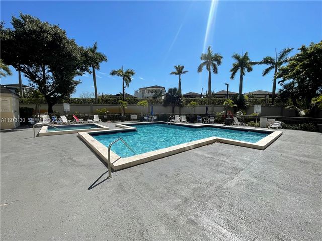 8290 Lake Dr 116, Doral, FL 33166