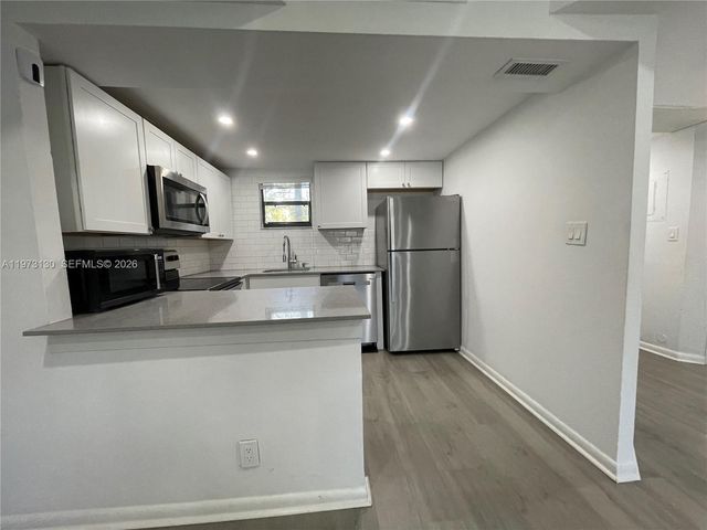 8290 Lake Dr 116, Doral, FL 33166