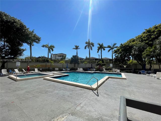 8290 Lake Dr 116, Doral, FL 33166