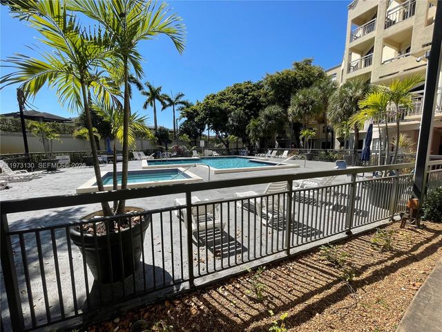 8290 Lake Dr 116, Doral, FL 33166