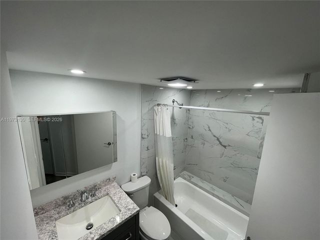 8290 Lake Dr 116, Doral, FL 33166