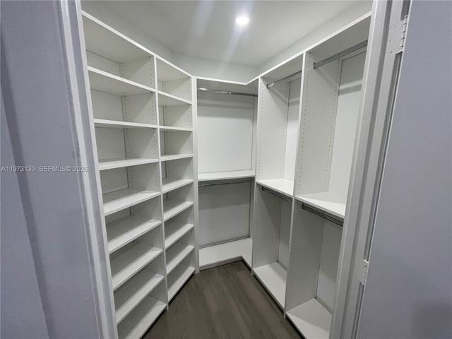 8290 Lake Dr 116, Doral, FL 33166