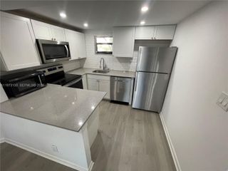 8290 Lake Dr 116, Doral, FL 33166