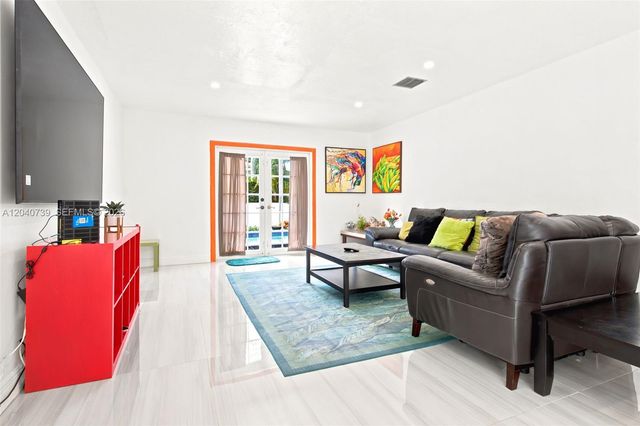 1222 Hollywood Boulevard ., Hollywood, FL 33019