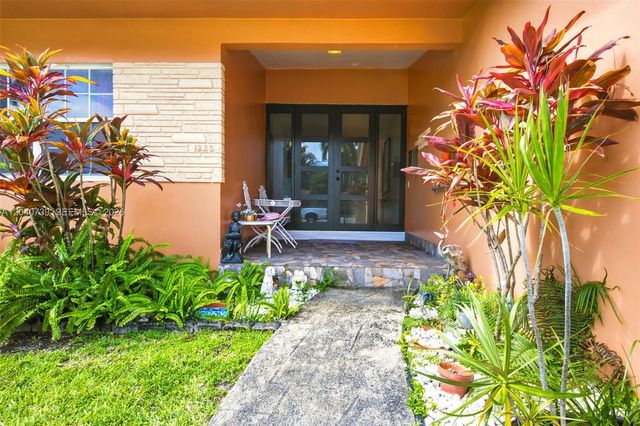 1222 Hollywood Boulevard ., Hollywood, FL 33019