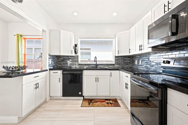 1222 Hollywood Boulevard ., Hollywood, FL 33019