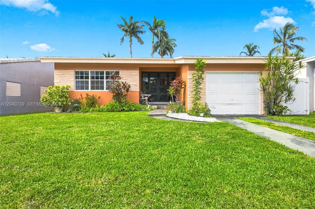 1222 Hollywood Boulevard ., Hollywood, FL 33019