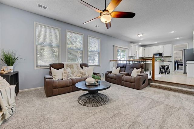 19480 W 207th Terrace, Spring Hill, KS 66083