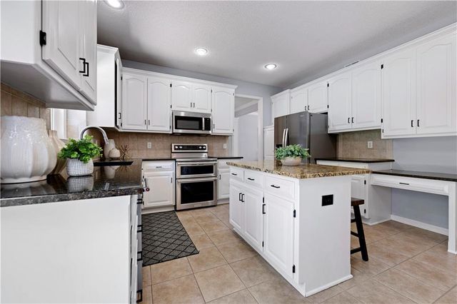 19480 W 207th Terrace, Spring Hill, KS 66083