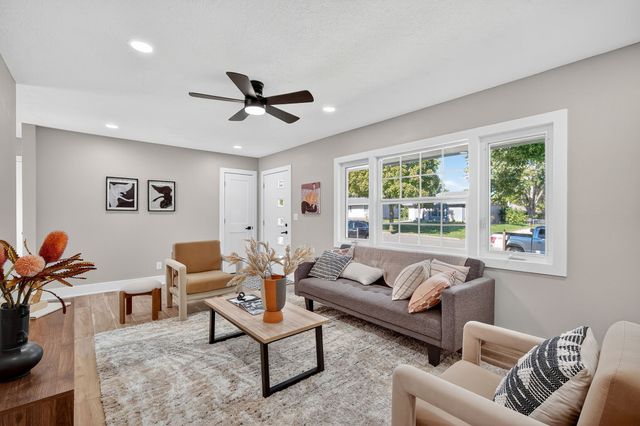 4237 Grandview Avenue, Des Moines, IA 50317