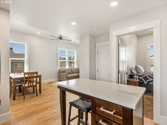 1103 AVENUE F, Seaside, OR 97138
