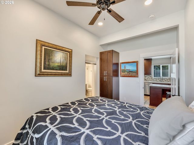 1103 AVENUE F, Seaside, OR 97138