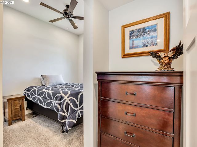 1103 AVENUE F, Seaside, OR 97138